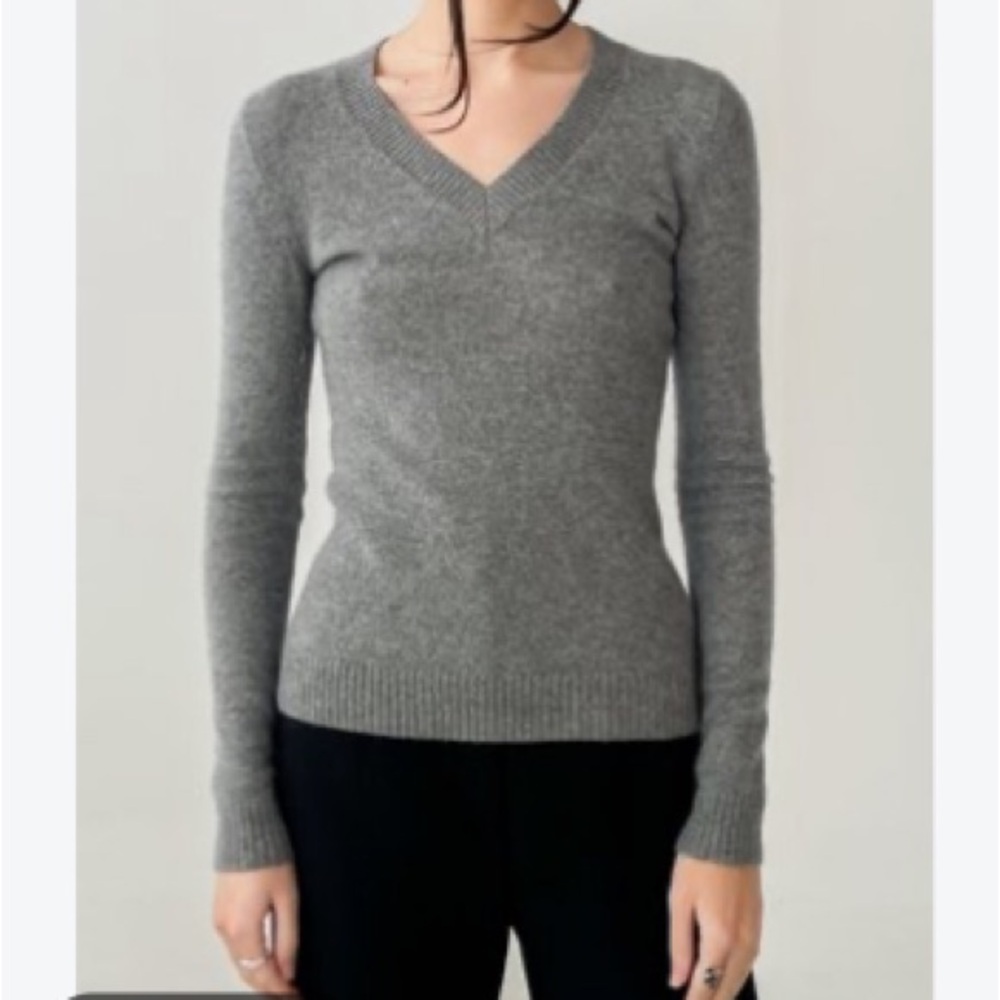 VINTAGE Y2K American Eagle Outfitters grey v-neck knit Fitted sweater | XS